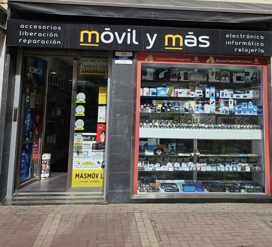 Movil y más entrada tienda